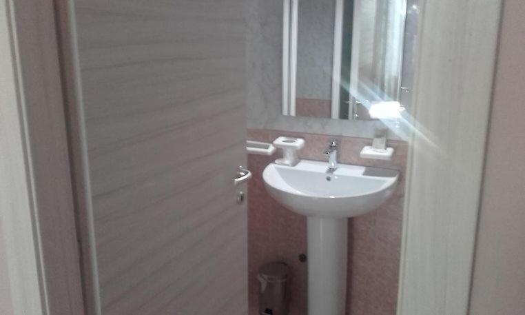Hotel Via Emilia Ovest 224 Self Check-In Parme Extérieur photo